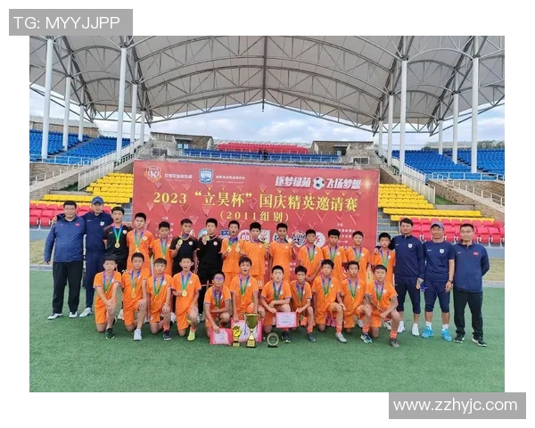 感谢足球教练的辛勤付出与无私奉献让我们在球场上成长与进步 感谢足球教练的辛勤付出与无私奉献让我们在球场上成长与进步